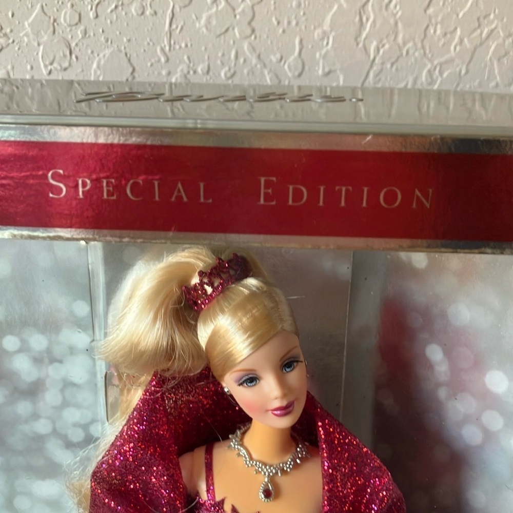 Barbie Holiday Celebration: Vintage 2002 Holiday Celebration Barbie - Picture 4 of 16